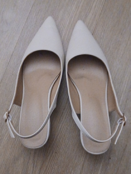 Source Unknown Shoes - Cream Kitten Heels